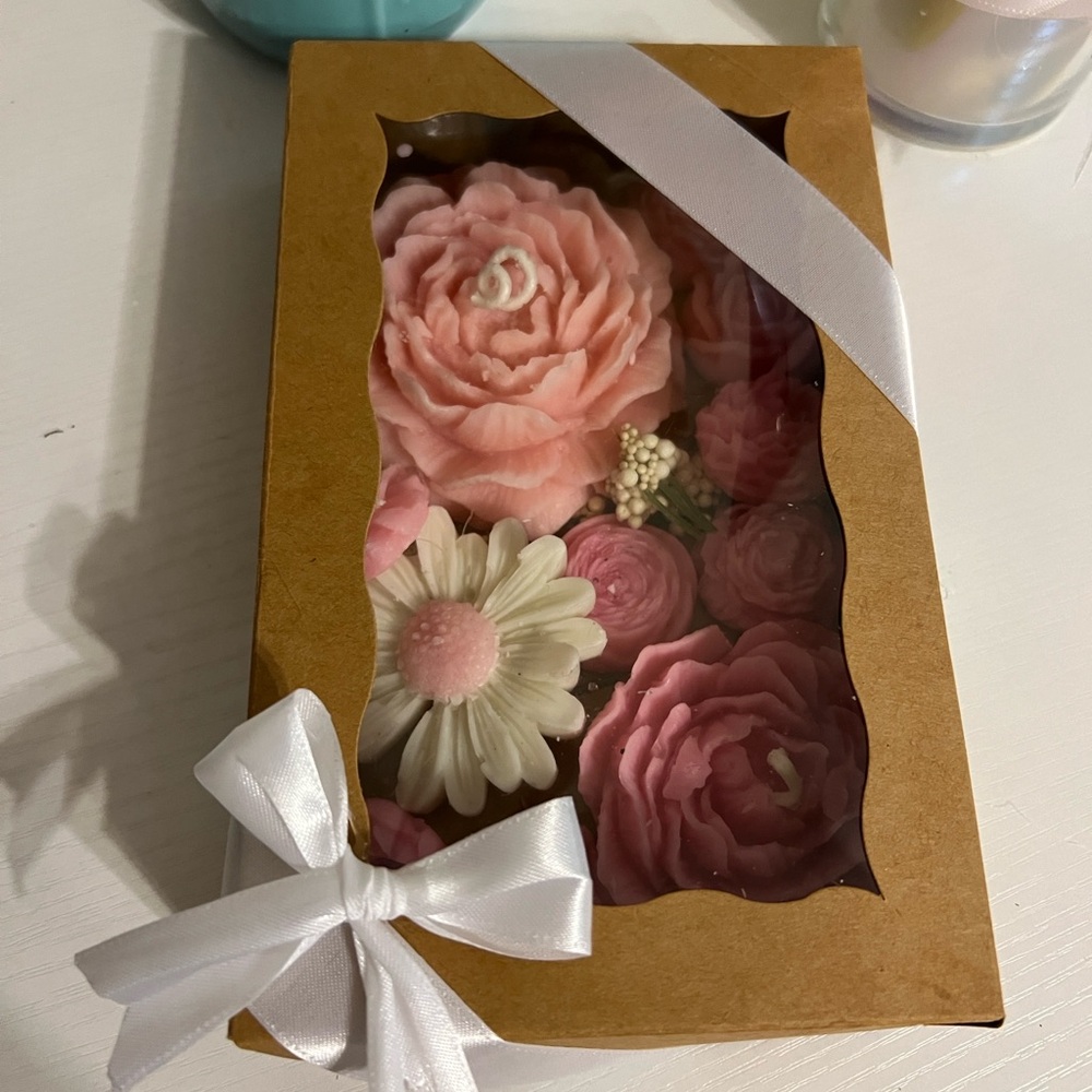 Pink and White Floral Soap Gift Set